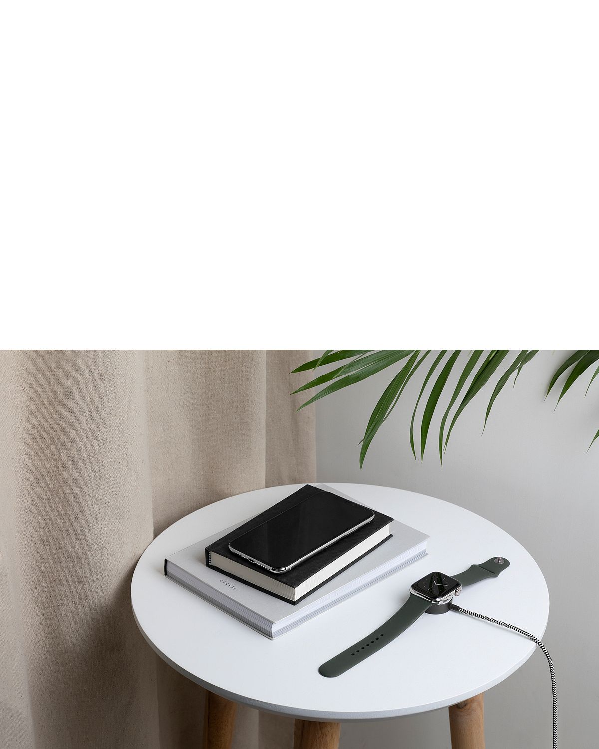 Native Union Magnetic Charging Cable Belt For Apple Watch Zebra