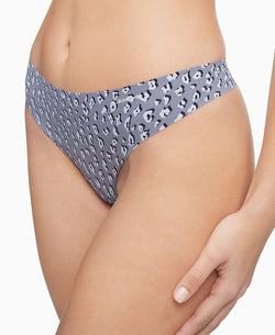 Calvin Klein Wo Invisibles Thong Underwear D3428 Cheetah Shadow_pewter thumbnail 3