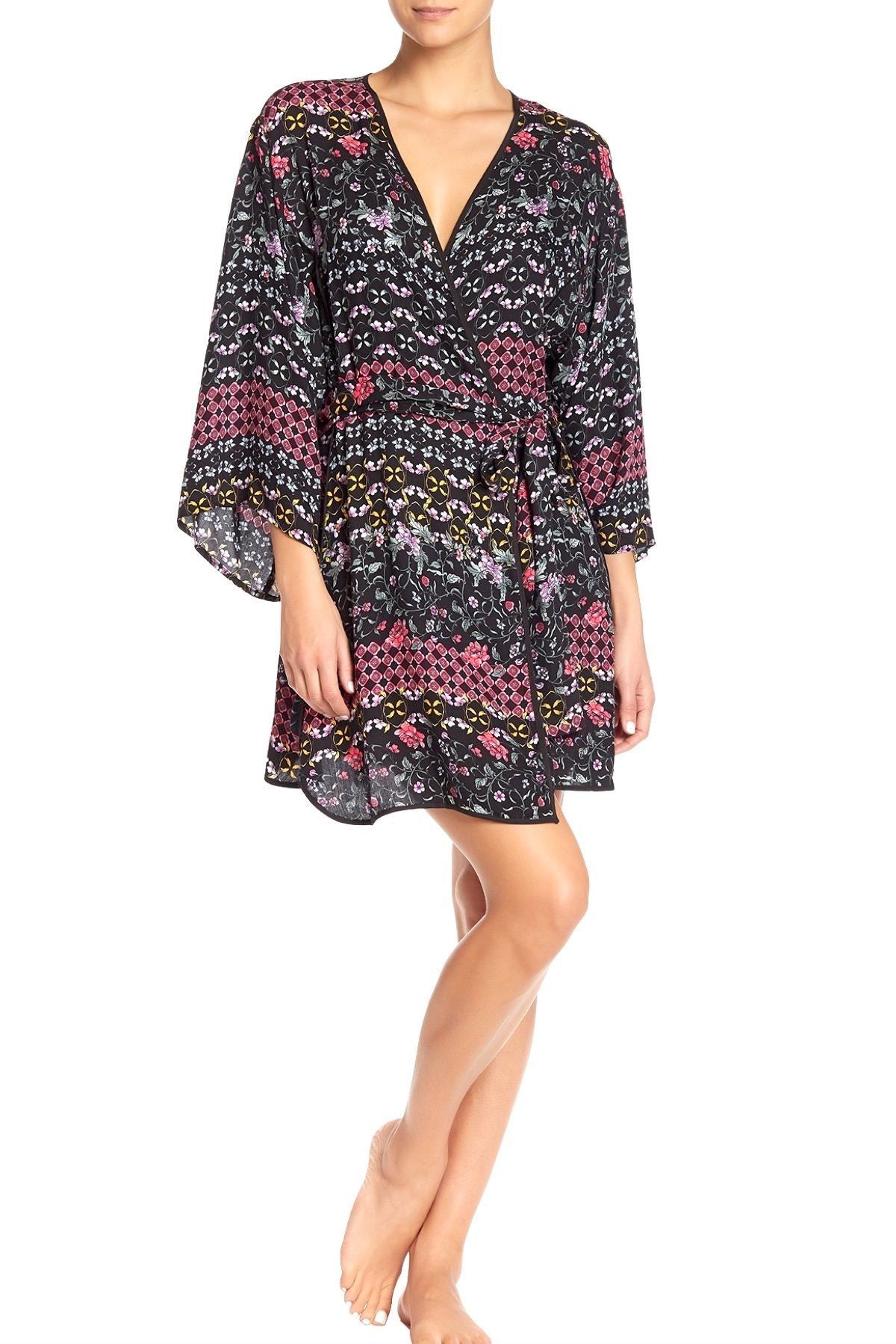 Josie by Natori Printed Twill Short Robe in Black/Multi