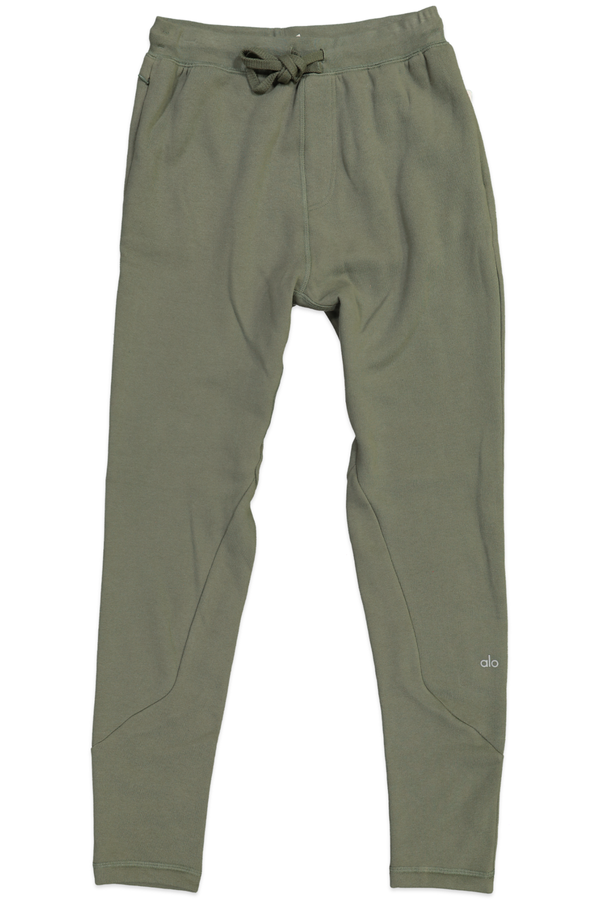 ALO YOGA OLIV THE TRIUMPH SWEATPAN MED GREEN