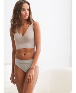 Calvin Klein Invisibles Comfort V-neck Comfort Bralette Qf4708	 Josephine (Nude 4) thumbnail 3