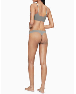 Calvin Klein Wo Invisibles Thong Underwear D3428 Josephine thumbnail 3
