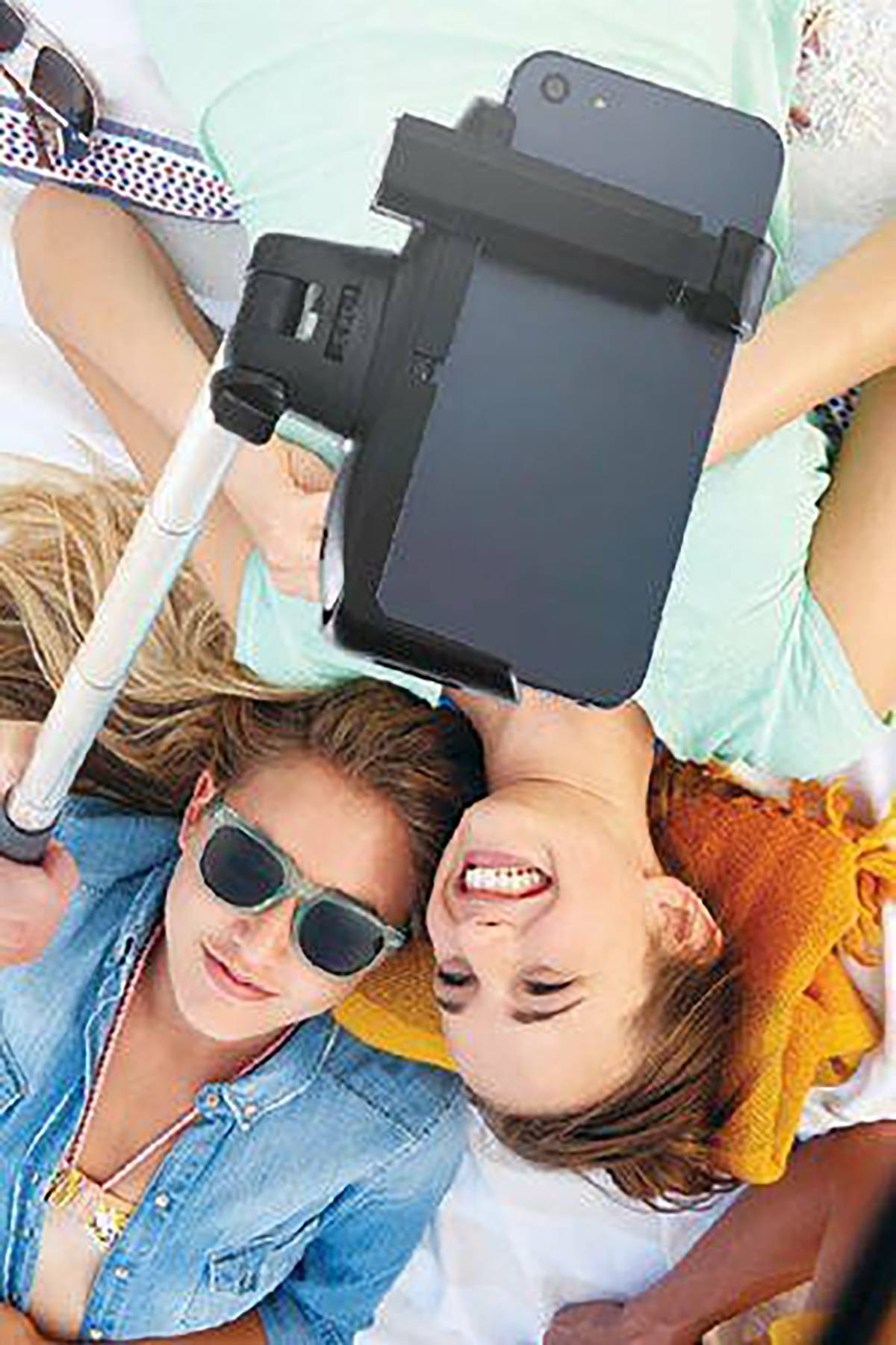 Polaroid Black Extendable Wireless Bluetooth Selfie Stick